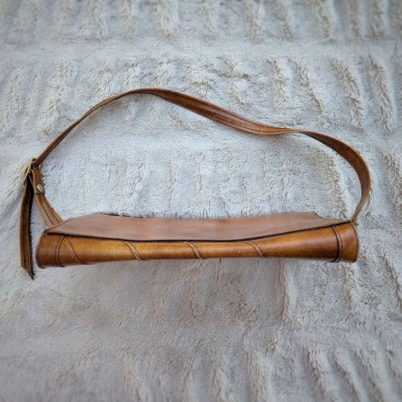 Vintage 70s Cognac & Gold "The Cambridge"Faux Leather Shoulder / Crossbody Bag - Picture 8 of 10